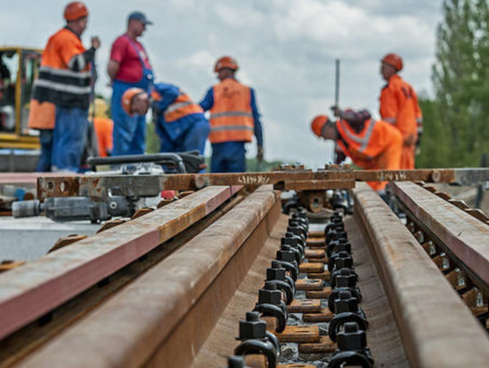 Jawność płac, wyższa płaca minimalna, zaostrzenie kontroli L4, większe uprawnienia Państwowej Inspekcji Pracy. To zmiany, które wejdą w życie w 2026 roku.