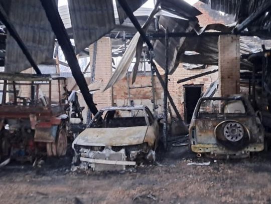 Z rozwijającego się gospodarstwa i warsztatu zostały jedynie spalone ściany, pogorzelisko oraz zwęglone wraki pojazdów. Właściciel z dnia na dzień został bez narzędzi do zarobkowania i środków do życia.