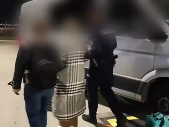 61-letnia kobieta z powiatu krasnostawskiego, skazana za liczne oszustwa finansowe, została zatrzymana we Włoszech dzięki współpracy krasnostawskich policjantów, lubelskich „łowców głów” i międzynarodowych służb policyjnych. Do odsiadki ma ponad pięć i pół roku więzienia.