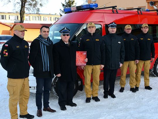 OSP Łabuński odbiera samochód.