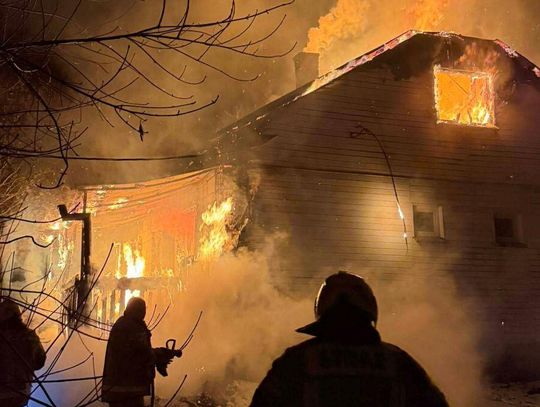 Dom 64-latka z Oszczowa (Gmina Dołhobyczów) spłonął doszczętnie. Poszkodowany w pożarze mężczyzna został przewieziony do szpitala.