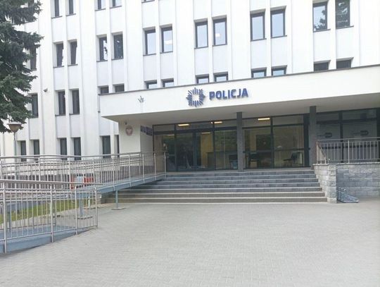 Rzecznik prasowy KMP Zamość przypomina, że funkcjonariusze Policji bądź innych służb nigdy nie proszą o przekazywanie pieniędzy ani dokonywanie przelewów bankowych.