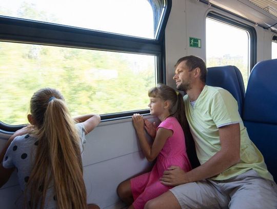 Według danych PKP Polskich Linii Kolejowych do poniedziałku około godz. 11 odwołano 128 pociągów wszystkich przewoźników, z czego 21 należało do PKP Intercity.