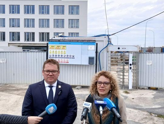 Wygrał Pawęł Kurek. Na zdj. Sławomir Ćwik i Małgorzata Barszczewska. Fot. Leszek Wójtowicz