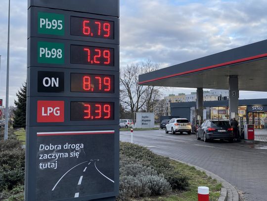 50 litrów benzyny może kosztować w tym tygodniu nawet 399,50 zł, a diesla aż 443,50 zł.
