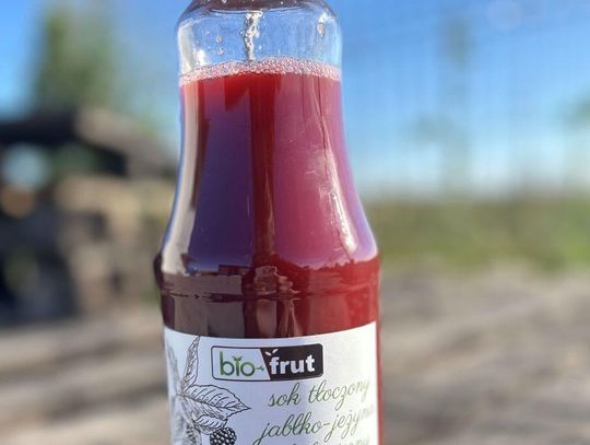 Choć firma BIO-FRUT zajmuje się uprawą owoców ekologicznych już od 2012 roku, to w 2022 r. postawiła ważny krok – rozpoczęła produkcję soków tłoczonych metodą NFC (not from concentrate, czyli nie z koncentratu).