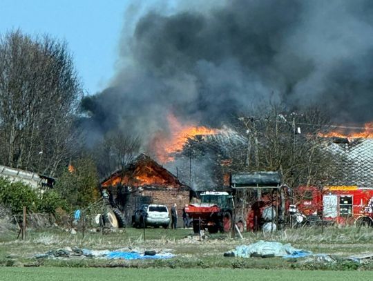 Pożar w Husynnem – ponad 6 godzin dramatycznej walki z ogniem, kilkunastu strażaków w gęstym, toksycznym dymie oraz 12 wozów bojowych w akcji.