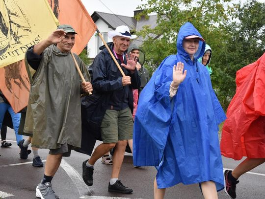 Pielgrzymi dotarli do powiatu biłgorajskiego [ZDJĘCIA]