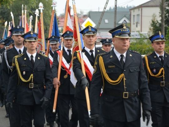 W pielgrzymce strażaków do Krasnobrodu udział wzięły 24 poczty sztandarowe straży pożarnych.
