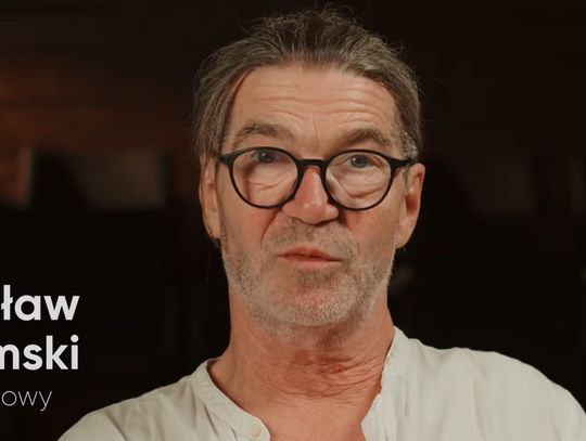 Znany lektor usłyszał swój głos w reklamie firmy produkującej szamba.