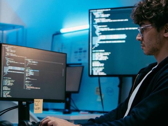 Płace w Polsce. Średnia krajowa to mit dla większości pracujących Większość pracujących może tylko pomarzyć o średniej krajowej. GUS podał właśnie medianę wynagrodzeń w Polsce. Jest dużo niższa od średniej płacy.