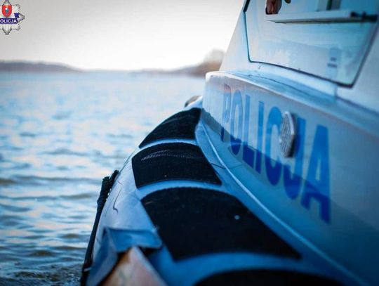 Pływał skuterem po zalewie w Nieliszu mimo sądowego zakazu. Grozi mu 5 lat więzienia Pływał skuterem po zalewie w Nieliszu mimo sądowego zakazu. Grozi mu 5 lat więzienia