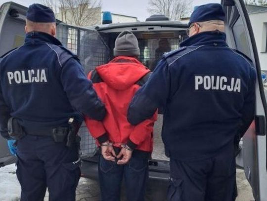 Podpalacz z Hrubieszowa za kratami aresztu. Działał z premedytacją 49-latek z Hrubieszowa odpowie nie tylko za uszkodzenie mienia, lecz przede wszystkim za narażenie dwóch osób na bezpośrednie niebezpieczeństwo utraty życia.