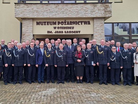 Pół wieku w mundurze. Strażacy z Tomaszowa żegnają swojego przyjaciela z Niemiec [ZDJĘCIA]