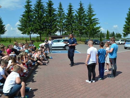 Policja w szkole w Miączynie. Rozmawiali o wakacjach