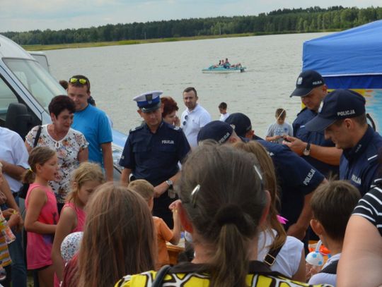 Policjanci nad zalewem w Biszczy. Edukowali dużych i małych (ZDJĘCIA)
