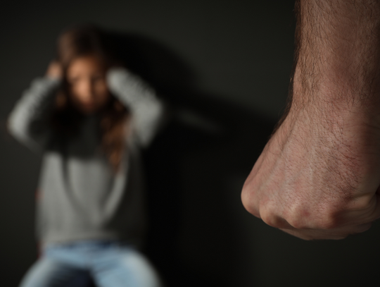 Ile kosztuje przemoc domowa w Polsce?