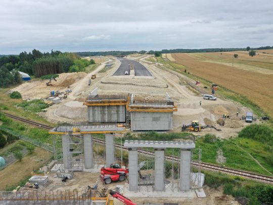 Budowa drogi ekspresowej S17 na odcinku Tomaszów Lubelski Południe – Hrebenne zbliża się do półmetka.