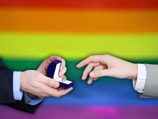 Decyzja Naczelnego Sądu Administracyjnego daje nadzieję parom jednopłciowym, ale wciąż nie rozwiązuje ich codziennych problemów prawnych w Polsce.