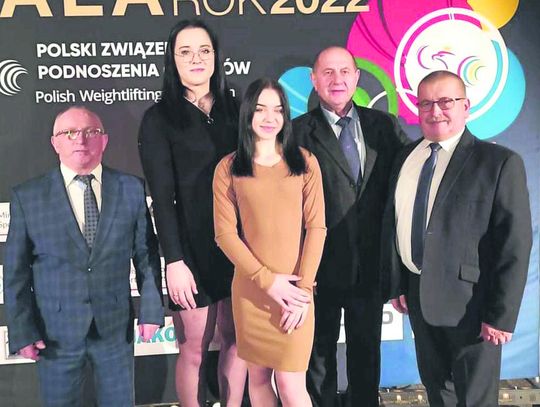 Siódme miejsce w Polsce, w gronie najlepiej punktujących w 2022 r. sztangistek zajęła Agnieszka Zimroz z biłgorajskiego Znicza, na jedenastym miejscu sklasyfikowana została Emilia Rechul, a na czternastym – Klaudia Luterek (obie z Agrosu Zamość).