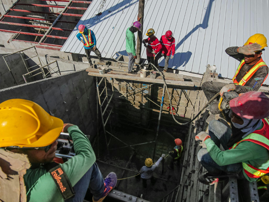 Co piata firma zatrudniająca obcokrajowców odczułaby ich nagłe zniknięcie.