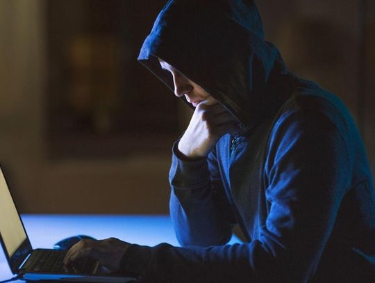 Ministerstwo Cyfryzacji od dłuższego czasu pracuje nad przepisami mającymi ograniczyć negatywne zjawiska w internecie, takie jak patostreamy czy przemoc cyfrowa.