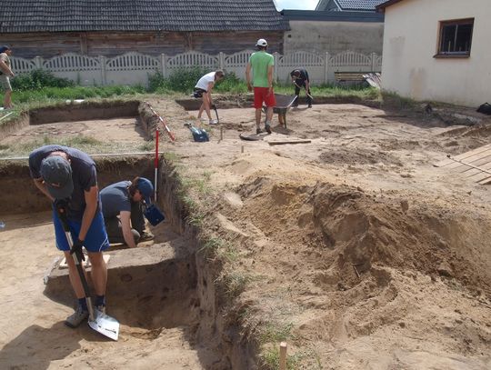 Archeolodzy z UMCS w Lublinie poszukiwali ruin meczetu. Odnaleźli rząd słupów...