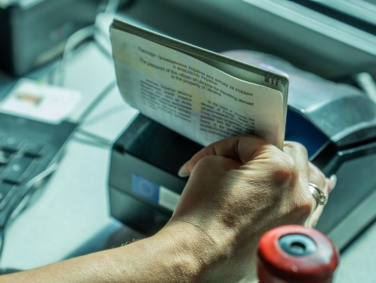 Poszukiwany czerwoną notą Interpolu wpadł podczas odprawy granicznej Rutynowa kontrola paszportowa w kolejowym przejściu granicznym w Dorohusku zakończyła się zatrzymaniem 45-letniego obywatela Ukrainy.