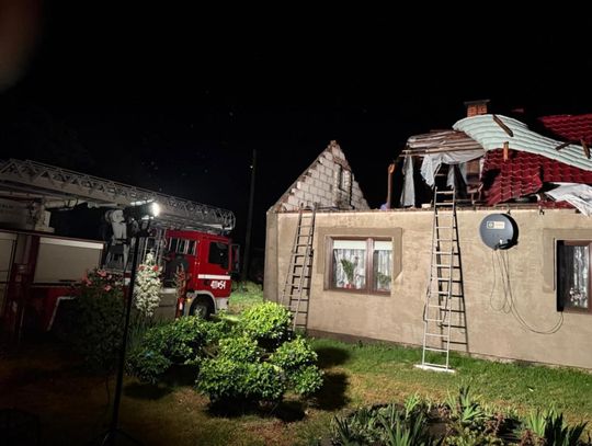 Potężna burza w powiecie hrubieszowskim. Wiatr zrywał dachy i przewracał drzewa [ZDJĘCIA]