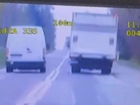 W Mojsławicach (gmina Uchanie) 21-latek z Ukrainy wyprzedzał na skrzyżowaniu ciężarówkę. Kara: 1 tys. zł mandatu i 10 punktów karnych dopisanych do konta kierowcy. .