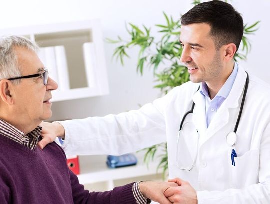 W odpowiedzi na tragiczne wydarzenia w Krakowie, które wstrząsnęły środowiskiem medycznym – śmierć lekarza zaatakowanego nożem przez pacjenta – Naczelna Izba Lekarska (NIL) znów zaapelowała o konkretne zmiany w prawie.