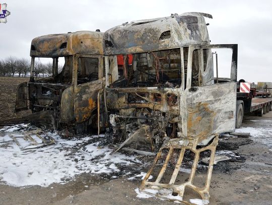 Pożar na placu firmy usługowej w gm. Łabunie. Spłonęły pojazdy znacznej wartości.