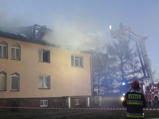 Pożar w Stawie Noakowskim. Dach się spalił i zawalił