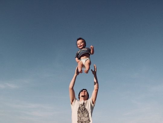 Prezent z okazji narodzin dziecka. Zobacz, jakie upominki są aktualnie na topie