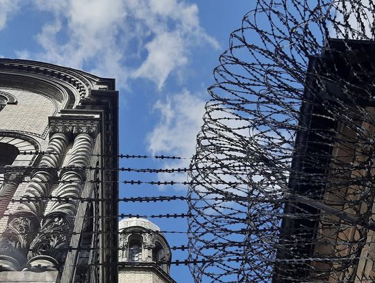 Do zatrzymania uciekinierów doszło jeszcze przed tym, jak mężczyźni dotarli do pasa ochronnego otaczającego teren aresztu.