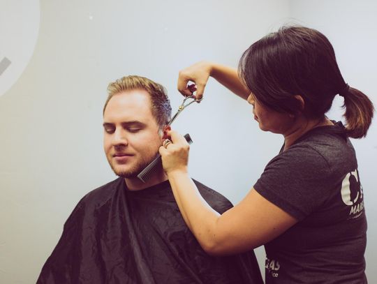 Problemy z włosami? Bez profesjonalnego fryzjera się nie obędzie