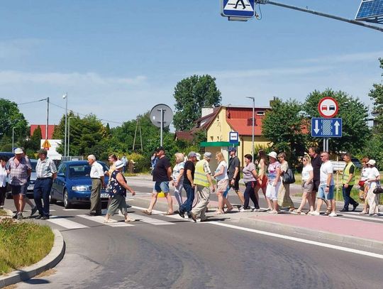 Protest na drodze krajowej nr 74 w Jarosławcu. "NIE dla budowy ronda w środku wsi"