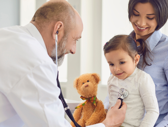 Żłobki i przedszkola często żądają od rodziców zaświadczeń o stanie zdrowia dziecka, a nie mają do tego prawa.