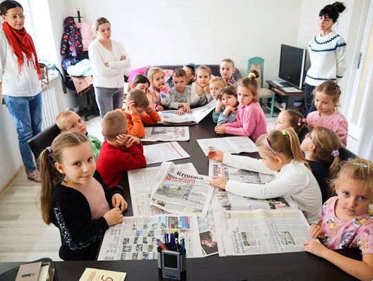 Przedszkolaki zajrzały za kulisy redakcji! Jeżyki z Zamościa w Kronice Tygodnia