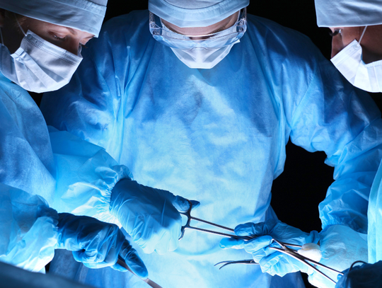 Szpitale ograniczają planowe zabiegi. Boją się, że NFZ, który ma problemy finansowe, może im nie zapłacić za nadwykonania.