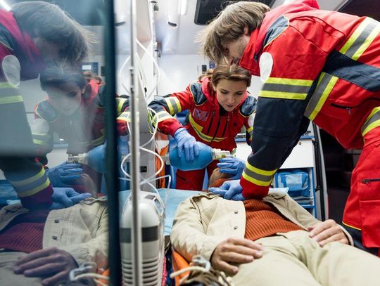 Aż 3 tysiące razy w ubiegłym roku ratownicy medyczni wzywali pomocy do samych siebie.