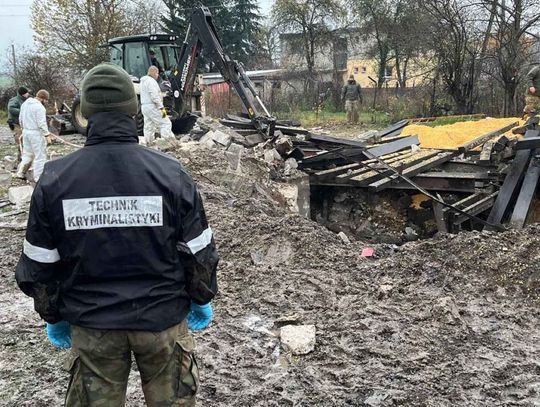 Śledczy pracują na miejscu wybuchu rakiety w Przewodowie.