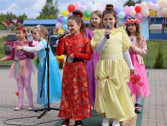 W trakcie Dnia Dziecka w Bełżcu odbył się pokaz mody „Bajkowe Kreacje – Przeciwko Nałogom”, organizowany w ramach konkursu promującego profilaktykę uzależnień.