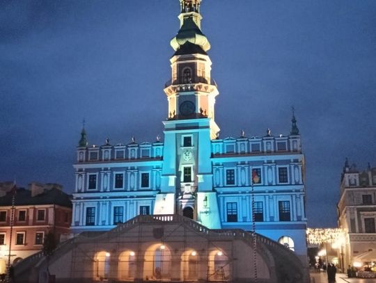 Ratusz w Zamościu będzie świecił na niebiesko, dopóki Sławosza Uznański będzie w kosmosie