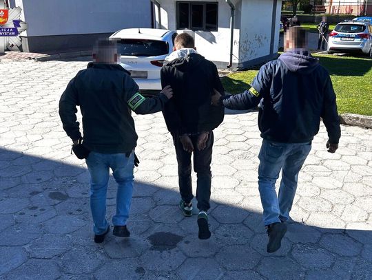 Nocny pościg ulicami Krasnegostawu zakończył się zatrzymaniem 29-latka, który za nic miał wyroki sądu i bezpieczeństwo mieszkańców.