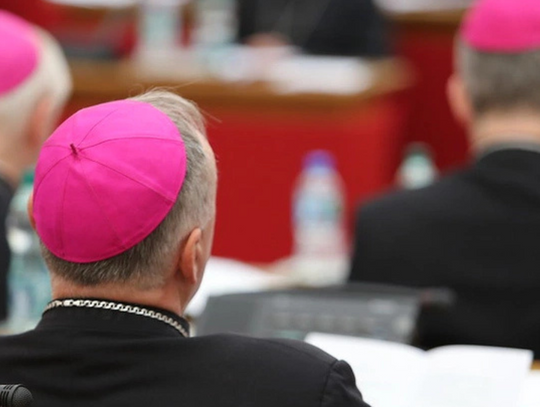 Biskupi wciąż protestują przeciwko zmniejszeniu liczby religii w szkołach.