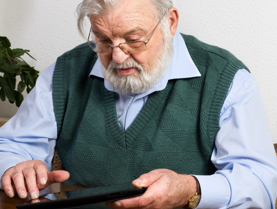 Emeryci, których świadczenia mieszczą się w przedziale 2700-2900 zł brutto, w przyszłym roku zyskają dodatkowo 4400 zł.