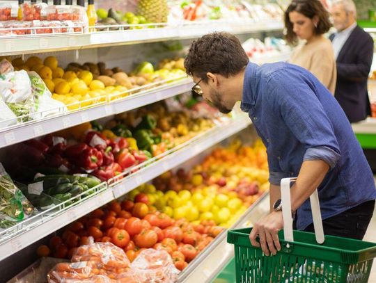 Zdaniem rolników i sadowników sklepy powinny podawać ceny warzyw i owoców, po jakich kupiły je od producenta.