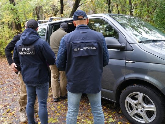 Grupa ta zajmowała się przemytem imigrantów przez granicę polsko-białoruską do krajów Europy Zachodniej.