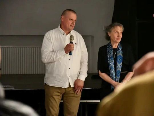 Roztocze oczami Dariusza Króla można oglądać w Szczebrzeszynie W Miejskim Domu Kultury w Szczebrzeszynie oglądać można niezwykle ciekawą wystawę „Roztocze w malarstwie Dariusza Króla”.